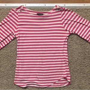 Chelsea & Theodore Womans Md Boatneck Button-Shoulder Top in Pink and White